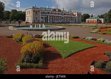 Le Palais Kadriorg (estonien : Kadrioru perte, en allemand : Schloss Katharinental) est un palais baroque construit pétrinien pour Catherine I de Russie par Pierre le Grand à Tallinn, Estonie. L'estonien et le nom allemand pour le palais signifie "Catherine's Valley'. Dans le monde d'utilisation | c Banque D'Images