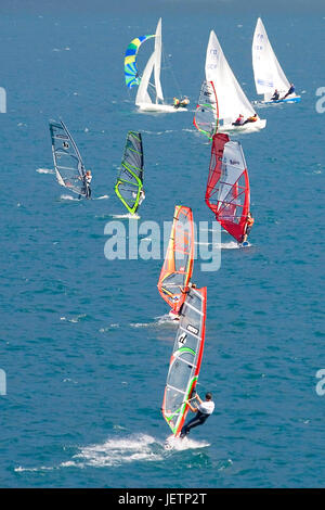 Dans le surf, le Surfen am Gardasee Gardasee Banque D'Images