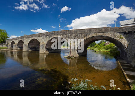 Pont sur la rivière Wye Builth Wells Powys Pays de Galles UK Banque D'Images