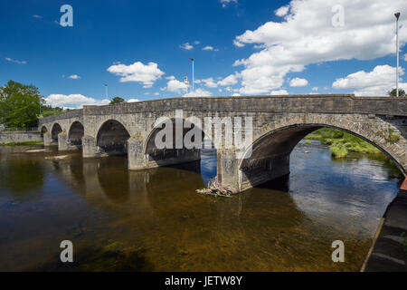 Pont sur la rivière Wye Builth Wells Powys Pays de Galles UK Banque D'Images