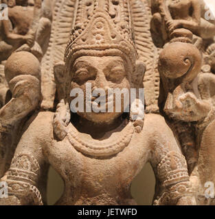 Vishnu sur une fleur de lotus, (11ème-12ème siècle). Au nord de l'Inde. La pierre taillée. Détail du buste. Banque D'Images