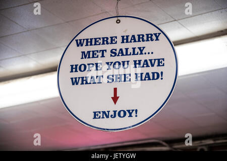 Où Harry rencontre Sally, j'espère que vous avez ce qu'elle avait ! Inscrivez-vous à Katz's Delicatessen, Lower East Side, New York City, USA Banque D'Images