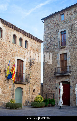 Avis du Conseil de la ville de San Pere de Pals en Catalogne, Espagne. Banque D'Images