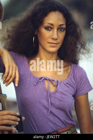 Modèle américain Marisa Berenson. Saint-Tropez, 1975 Photo Michael Holtz Banque D'Images