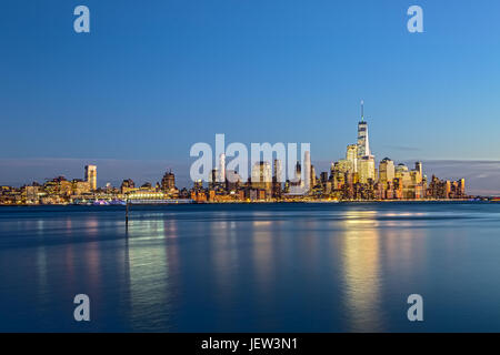 New York City Skyline après le coucher du soleil Banque D'Images