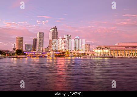 Centre-ville de Tampa Skyline at Sunset Banque D'Images