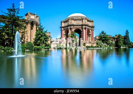 Palace of Fine Arts de San Francisco comme une longue exposition Banque D'Images