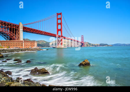 Une longue exposition de Golden Gate Bridge à San Francisco Banque D'Images