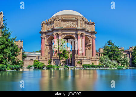 Palace of Fine Arts de San Francisco comme une longue exposition Banque D'Images