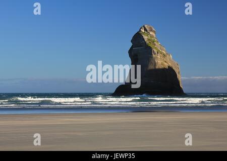 Île à Wharariki Beach Banque D'Images