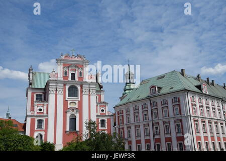 Église Saint Stanislas et l'hôtel de ville de Poznan Banque D'Images