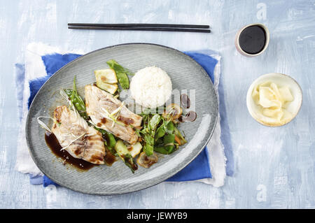 Lieu noir Sauce Teriyaki avec du Riz et Légumes Banque D'Images