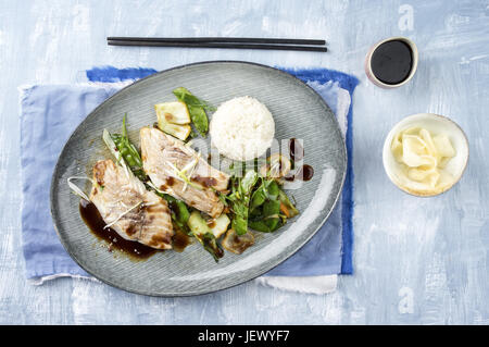 Lieu noir Sauce Teriyaki avec du Riz et Légumes Banque D'Images