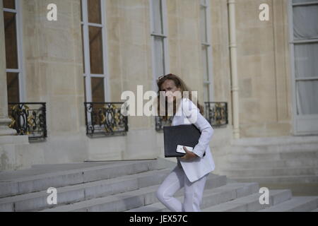 Paris, France. 28 Juin, 2017. Paul Barlet/Le Pictorium - Français Conseil de défense restreint à l'Elysée - 28/06/2017 - France/Paris - Nicole Belloubet. Comme chaque mercredi devant le conseil des ministres, Emmanuel Macron assemble le conseil de défense restreint à l'Elysée. Crédit : LE PICTORIUM/Alamy Live News Banque D'Images