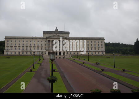 Belfast, en Irlande. 28 Juin, 2017. Ciel gris plus de Stormont à Belfast. Credit : Keith Larby/Alamy Live News Banque D'Images