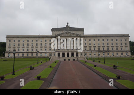 Belfast, en Irlande. 28 Juin, 2017. Ciel gris plus de Stormont à Belfast. Credit : Keith Larby/Alamy Live News Banque D'Images