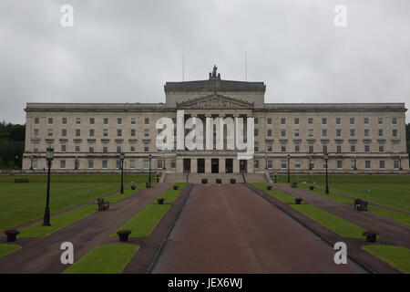 Belfast, en Irlande. 28 Juin, 2017. Ciel gris plus de Stormont à Belfast. Credit : Keith Larby/Alamy Live News Banque D'Images