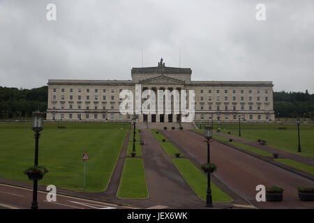 Belfast, en Irlande. 28 Juin, 2017. Ciel gris plus de Stormont à Belfast. Credit : Keith Larby/Alamy Live News Banque D'Images