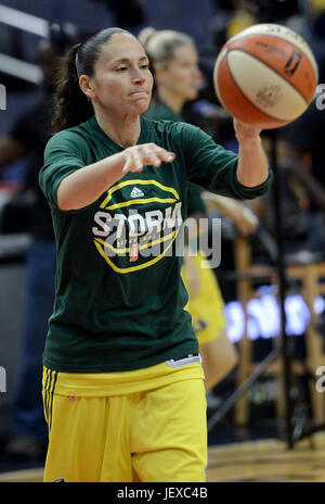 Washington, DC, USA. 27 Juin, 2017. 20170627 - l'avant Seattle Storm BREANNA STEWART (30) se réchauffe avant de la WNBA match contre les Washington Mystics au Verizon Center à Washington. Credit : Chuck Myers/ZUMA/Alamy Fil Live News Banque D'Images
