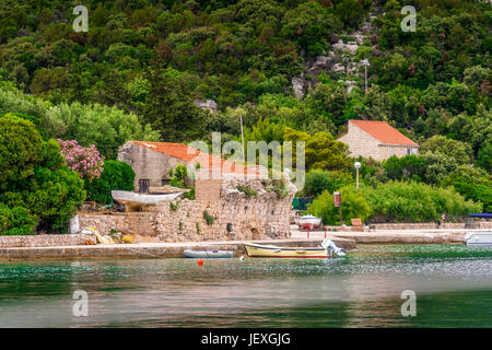 La superbe côte près de Sudurad sur l'île de Šipan, en Croatie Banque D'Images