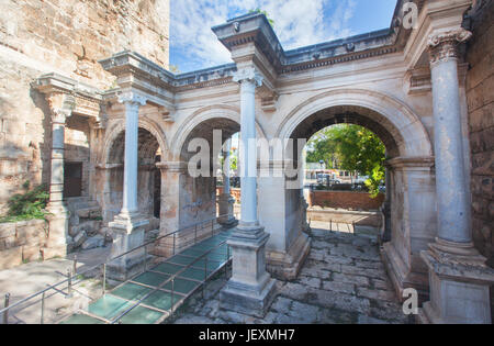 La porte d'Hadrien dans la vieille ville d'Antalya Banque D'Images