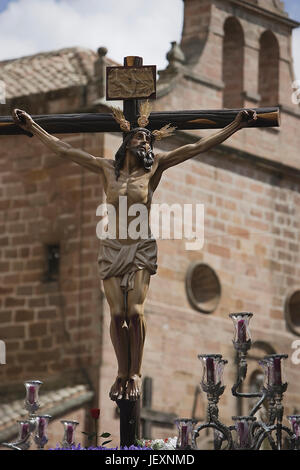 La figure de Jésus sur la croix sculptées dans le bois par le sculpteur Gabino Amaya Guerrero, Saint Christ de l'expiration, Linares, province de Jaén, Espagne Banque D'Images