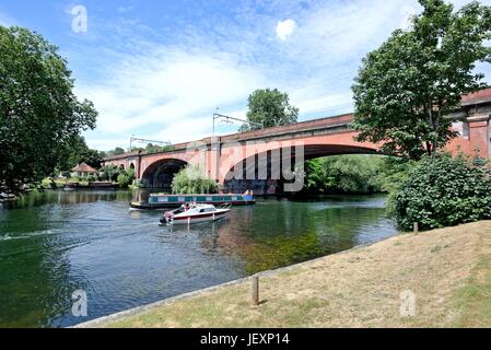 Tamise et pont ferroviaire de Brunel à Maidenhead Berkshire UK Banque D'Images