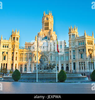 La Place Saint-Marc (Cybèle Madrid Plaza de la Cibeles) et Madrid Central Post Office (Palacio de Comunicaciones) à Madrid, Espagne. Banque D'Images