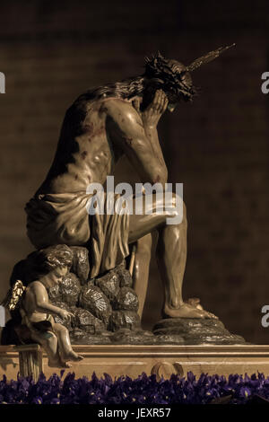 Linares, province de Jaén, Espagne - 16 mars 2014 : Notre Père Jésus de l'humilité, il représente le moment après la flagellation et la dérision par la Garde côtière canadienne Ro Banque D'Images