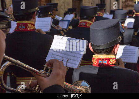 Linares, province de Jaén, Espagne - 17 mars 2014 : La Fraternité de Jésus de sauvetage gare de pénitence, détail du musicien à jouer de la trompette lo Banque D'Images