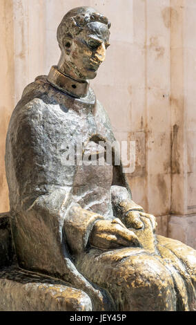 La statue de la Renaissance Croate, dramaturge et auteur de prose, Marin Drzic dans la vieille ville de Dubrovnik, Croatie, Europe Banque D'Images