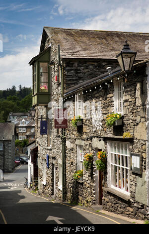 UK, Cumbria, Ambleside, La Relève, les entreprises dans des maisons en ardoise, Sheilas Cottage Restaurant & Salon de Thé Banque D'Images