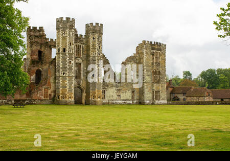 Cowdray ruinée Château à Midhurst, West Sussex, Angleterre Banque D'Images