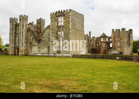 Cowdray ruinée Château à Midhurst, West Sussex, Angleterre Banque D'Images