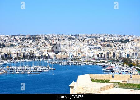 Vue vers Senglea Vittoriosa et vu de La Valette, La Valette, Malte, Europe. Banque D'Images
