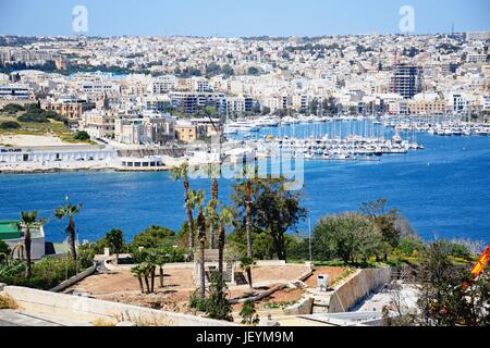 Vue vers Senglea Vittoriosa et vu de La Valette, La Valette, Malte, Europe. Banque D'Images