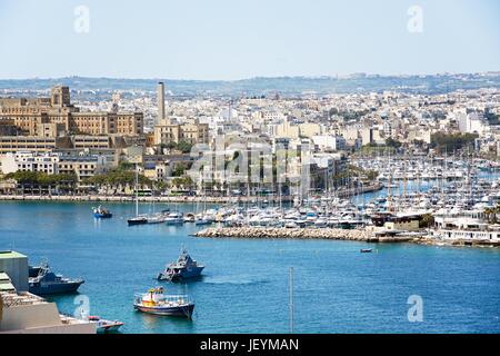 Vue vers Senglea Vittoriosa et vu de La Valette, La Valette, Malte, Europe. Banque D'Images