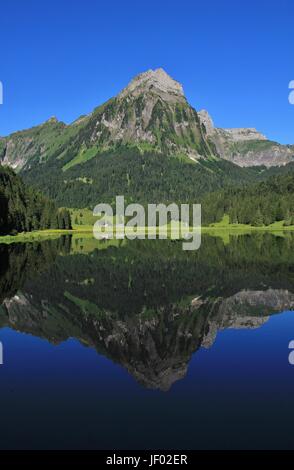 Brunnelistock Mt miroir dans le lac Obersee Banque D'Images