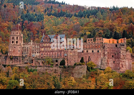 Château d'Heidelberg en automne Banque D'Images