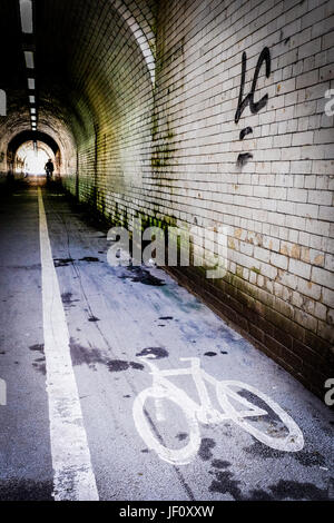 Tunnel sur Leeman Road, York, North Yorkshire, UK Banque D'Images