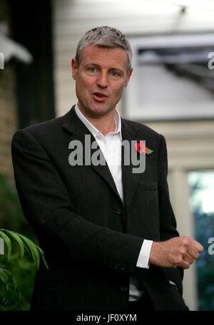 Zac Goldsmith parle aux électeurs de Kingston Upon Thames dans sa tentative de devenir député de la circonscription de Richmond Park. Image éditoriale Banque D'Images