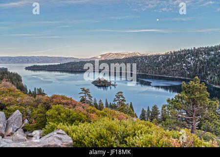 Emerald Bay au lac Tahoe sur une belle soirée Banque D'Images