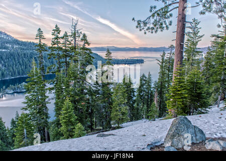 Emerald Bay au lac Tahoe sur une belle soirée Banque D'Images