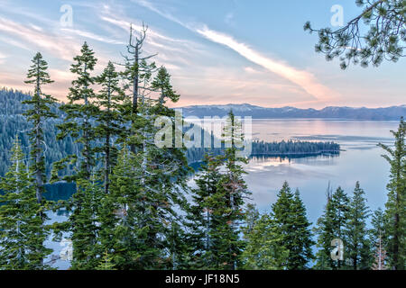 Emerald Bay au lac Tahoe sur une belle soirée Banque D'Images