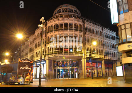 Avant de Stephens Green Shopping Centre à nuit à Dublin, Irlande Banque D'Images