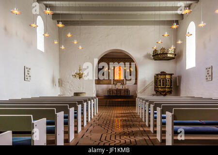 Jelling église, patrimoine national danois, construit autour de l'année 1100. Le site de l'ère viking rois Gorm le vieux et Harald Bluetooth. Jelling, Danemark Banque D'Images