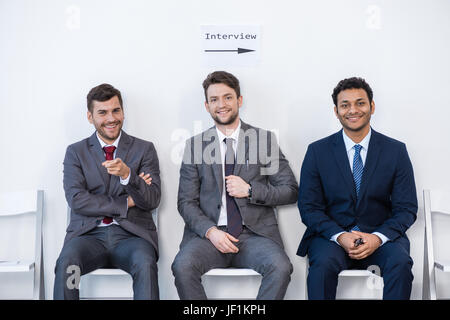 Les hommes d'affaires en attente et en attente d'interview dans office, concept d'entreprise Banque D'Images