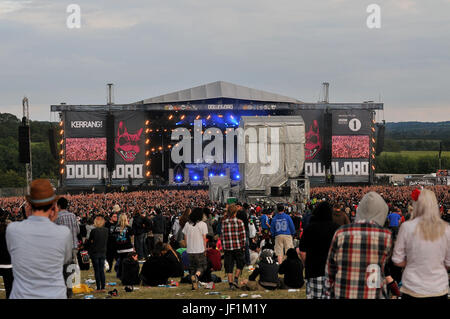 Download Festival - la foule et l'atmosphère en face de la scène principale au Download Festival 2011 à Donington Park Leicestershire Royaume-Uni - 11 juin 2011. Crédit photo : George Chin/IconicPix Banque D'Images