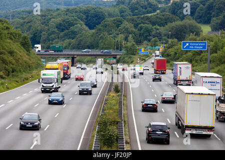 L'Europe, l'Allemagne, en Rhénanie du Nord-Westphalie, Ruhr, Wetter-Volmarstein, l'autoroute A1 en direction de Dortmund. Banque D'Images