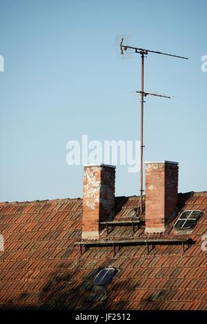 Ancienne antenne sur un toit Banque D'Images